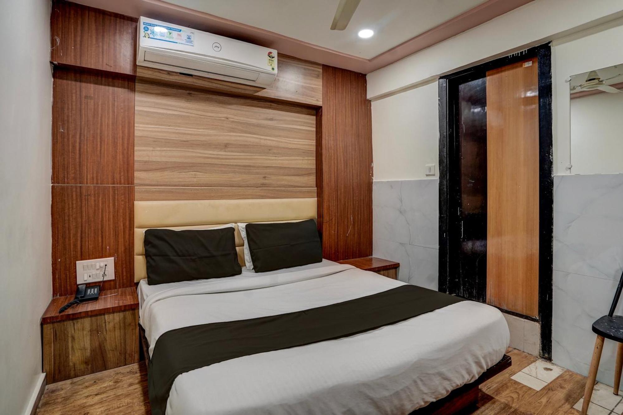 OYO 81037 Hotel Palak Ahmedabad Bagian luar foto