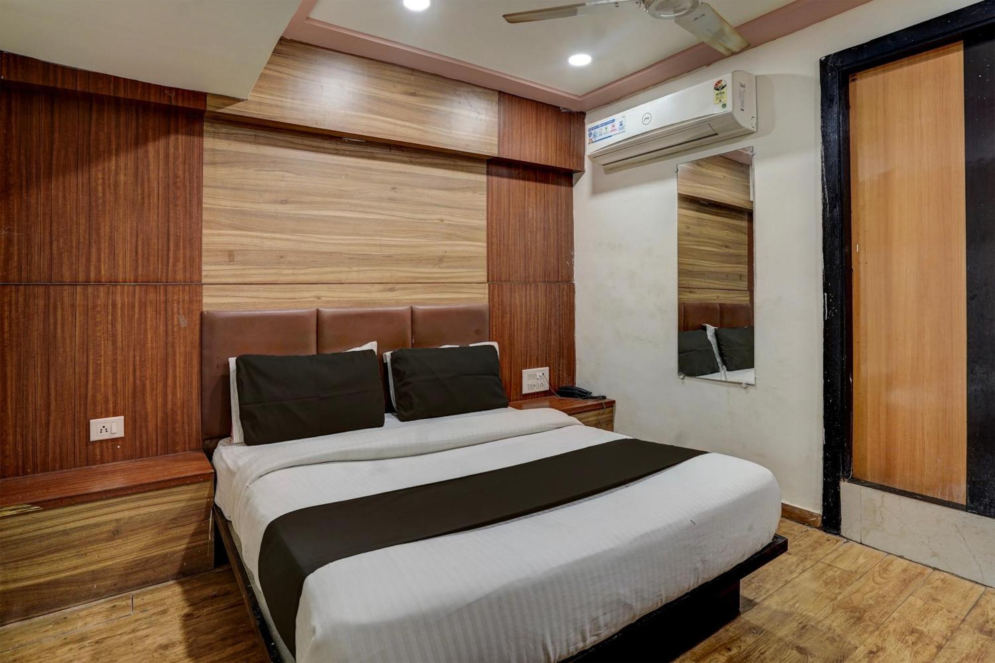 OYO 81037 Hotel Palak Ahmedabad Bagian luar foto